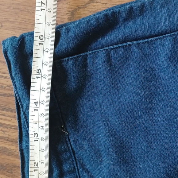 Columbia Blue Utility Hiking Wide Leg Capris, Size Medium - Picture 8 of 8